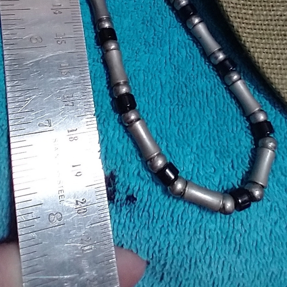 Elegant Silvertone and Black Beaded Surfer Beach Necklace vintage - Picture 2 of 4